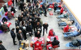 Deprem bölgesi için kan bağışı seferberliği! İstanbul’da vatandaşlar merkezlerde yoğunluk oluşturdu