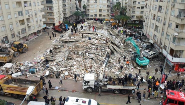 Son Dakika! 7.7 ve 7.6’lık depremlerde hayatını kaybedenlerin sayısı 1541’e yükseldi